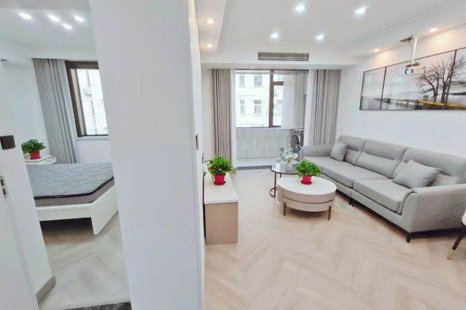 changping rd bright 1BR/big living room@L7/14