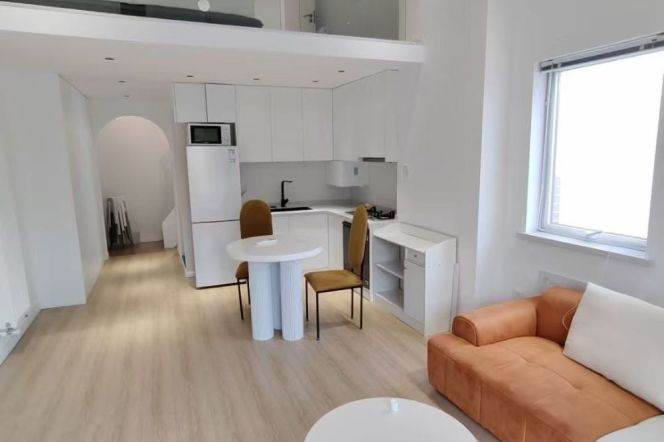 Outdoor balcony+spacious 2BR 2LR+High ceiling,South Shaanxi rd@L10/12/1