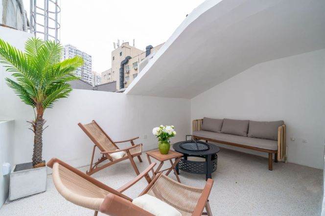 2 Brs, 2 Baths with Balcony and Terrace, 120 sqm @ Changping metro L7