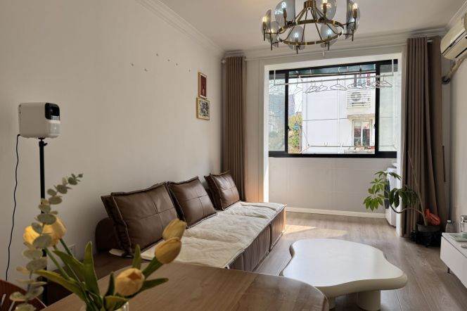 Spacious 1Br+balcony | Next to Jiangsu Rd |Zhongshan Park Mt| Only 7.6K