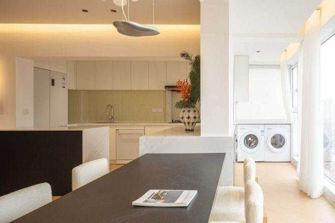 Spacious and bright 3Br/2bt@Jing'an temple 160sqm with ceiling to floor windows