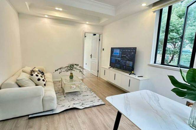 Well-lighted 1Br/2Lr/1Bt@L2/3/4 Zhongshan Park Metro Station 