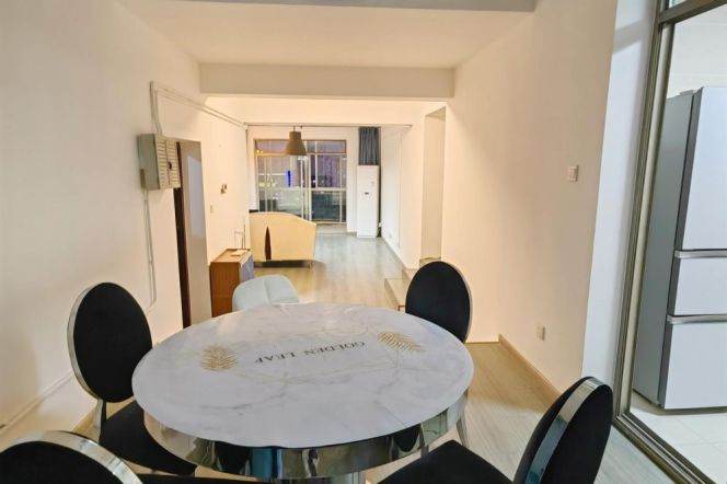 Spacious 3 br (146sqm) 3 mins walking to L8 YangSi st. easy to NYU shanghai,QianTan