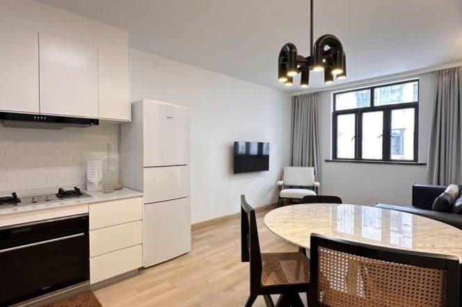 good value -2beds - good location- quiet unit - line 10/11 jiaotong university 