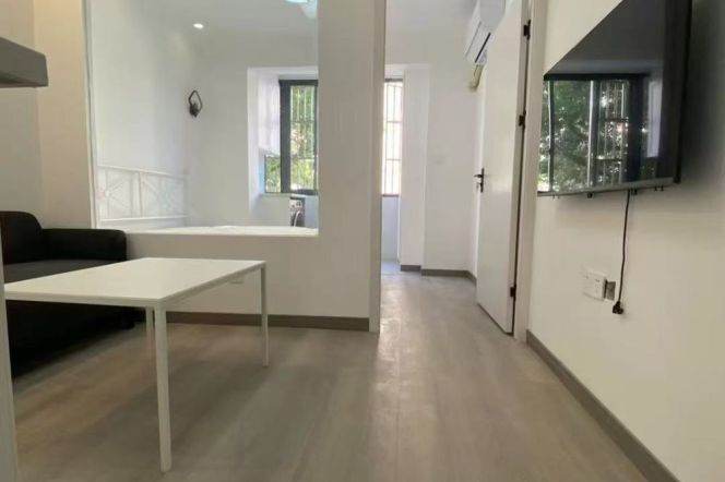 Nice 1br/1lr @jiangning rd sta 5.2k