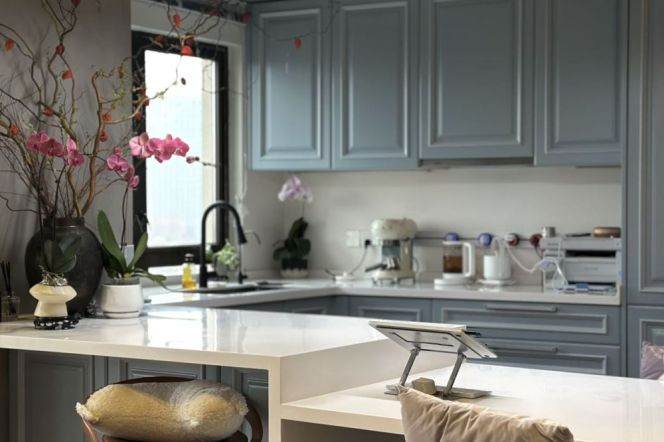 Zhi Plaza spacious bright 2br/2bt@hengshan rd with large open balcony 