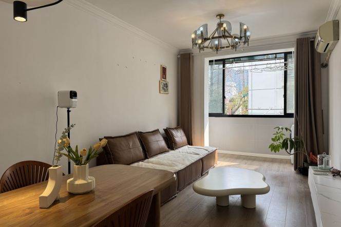 Spacious 1Br+balcony | Next to Jiangsu Rd |Zhongshan Park Mt| Only 7.6K