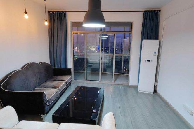 Spacious 3 br (146sqm) 3 mins walking to L8 YangSi st. easy to NYU shanghai,QianTan