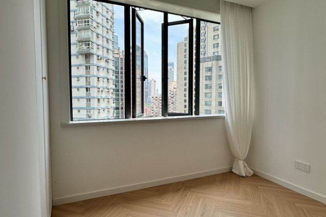 Simple & Beautiful 1BR | West Nanjing rd Metro 12.5K | Elevator + heating