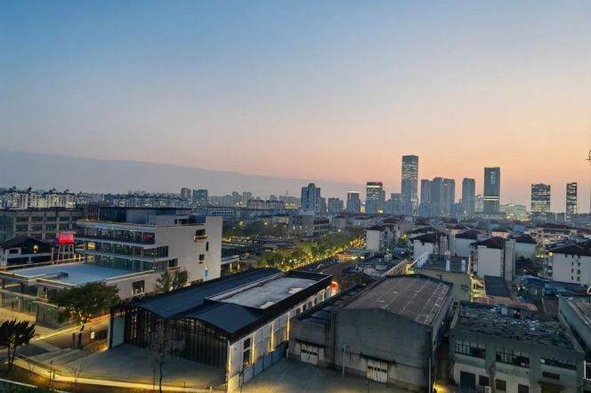 Spacious 3 br (146sqm) 3 mins walking to L8 YangSi st. easy to NYU shanghai,QianTan