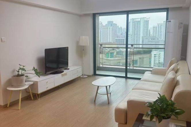 2 Brs, 2 Baths with Open balcony/Gym/Swimming Pool @ Xujiahui station L9
