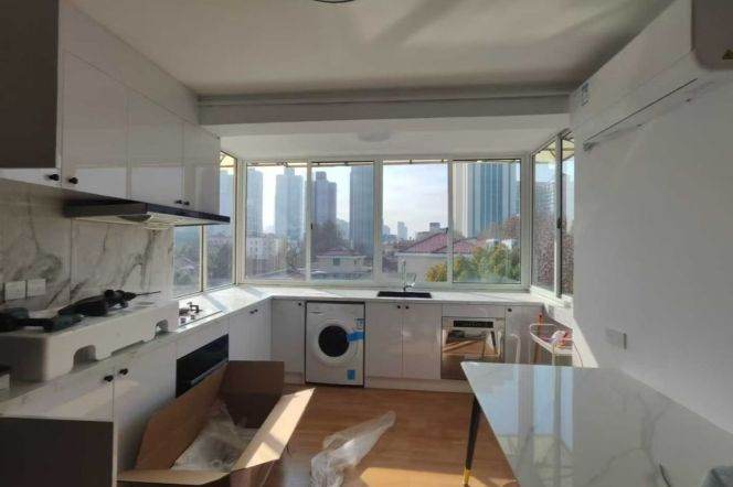Good view 3brs&2baths with balcony on West Jian'guo Road