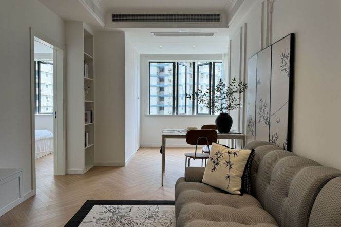 Simple & Beautiful 1BR | West Nanjing rd Metro 12.5K | Elevator + heating