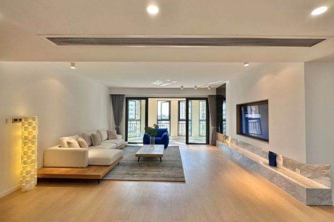 modern big 4brs floor heating modern furniture balcony in Green city Dulwich 