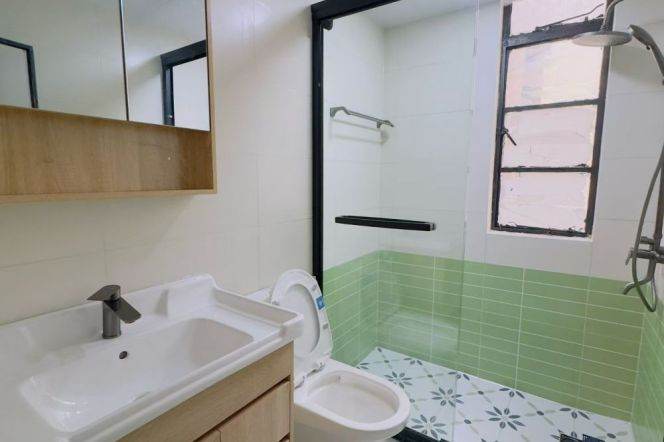 High ceiling 1Br/1Lr/1Bt apt nr South shanxi rd,M1/10/12/13