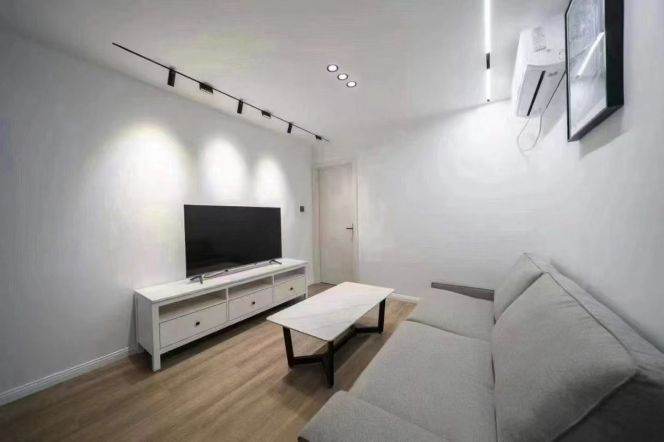 Yongjia/ Yueyang Rd bright 1br/1lr/1ba apt with garden; L1