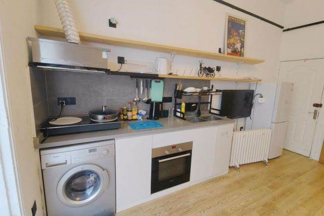 Bright 1+1Br/1Lr/1Bt apt nr Jiaotong university,M10/11