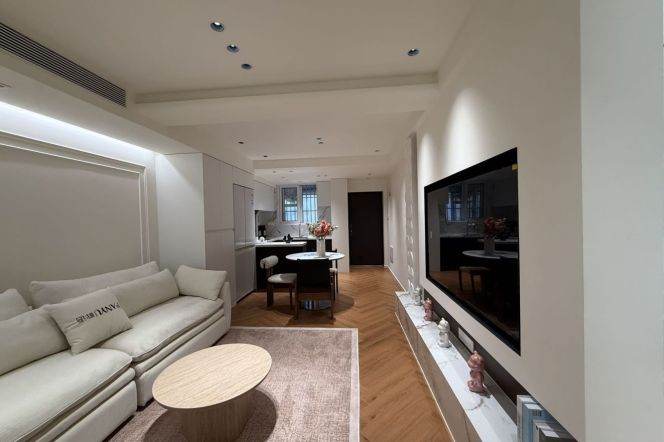 2 Brs with Brand-new Dec/ Central ac/Dish washer, 120 sqm @ Hengshan metro L1