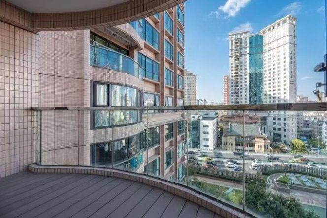 Zhenning/West Yan'an Rd floor heating 3brs/2lr/2ba apt with balcony; L2/11