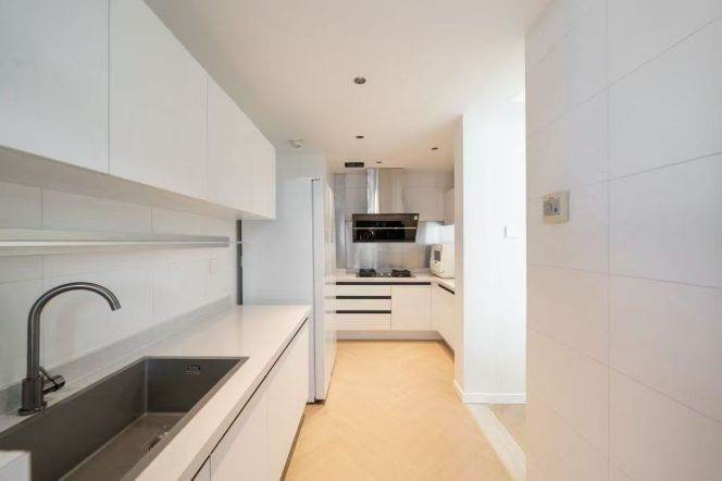 modern 2brs floor heating nice furniture in most popular compound Jing an temple line 2,7,14