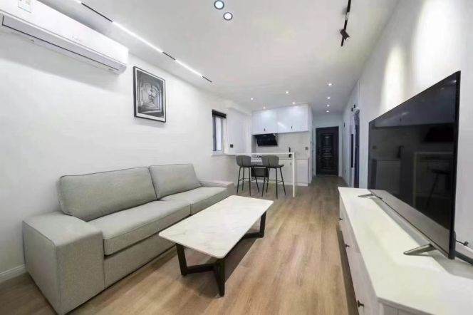 Yongjia/ Yueyang Rd bright 1br/1lr/1ba apt with garden; L1