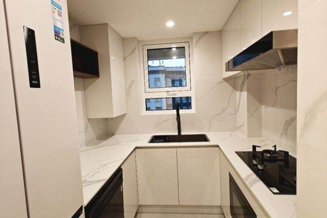 Close to Wuding Road Metro Station, with an extra-large master bedroom and storage room