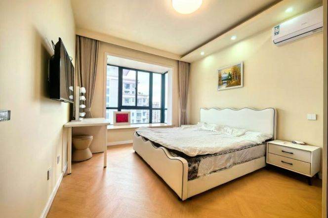 modern 2brs open balcony nice view modern furniture beside Huang pu river line 9 only 13.8K