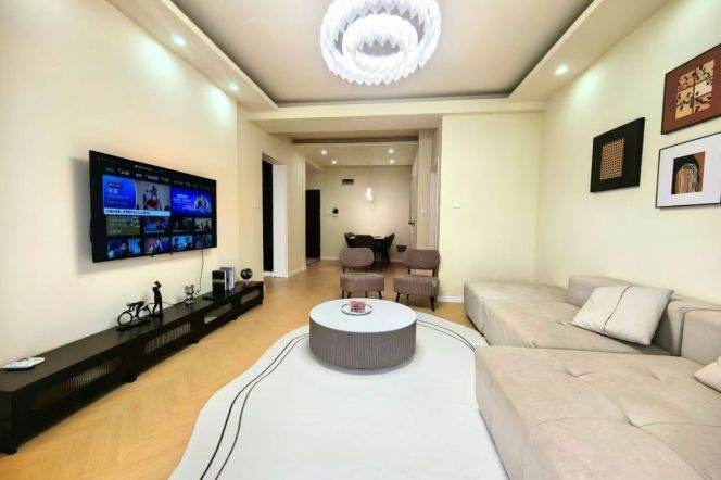 modern 2brs open balcony nice view modern furniture beside Huang pu river line 9 only 13.8K