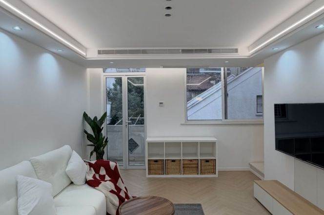 Good value 3brs&3baths with terrace near Jiangsu Road/Jing'an Temple