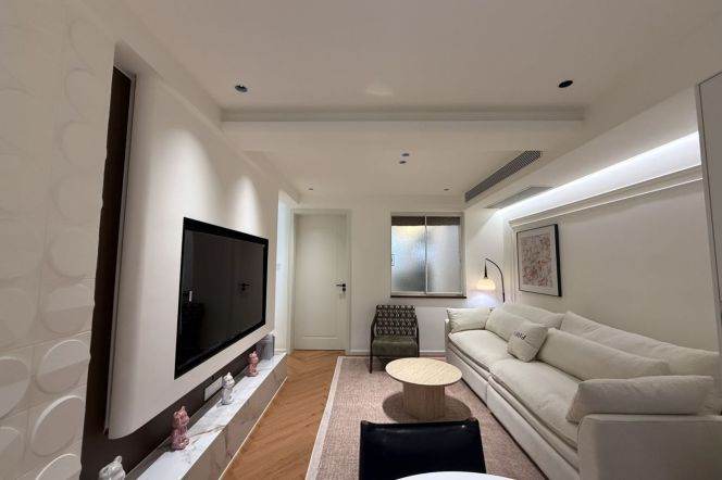 2 Brs with Brand-new Dec/ Central ac/Dish washer, 120 sqm @ Hengshan metro L1