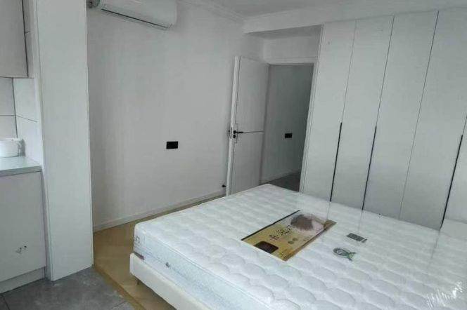 Zhenping rd 2BR 1LR@L3/4/7,bright room/cozy&clean/brand furniture