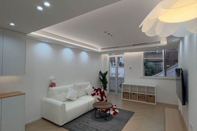 Good value 3brs&3baths with terrace near Jiangsu Road/Jing'an Temple