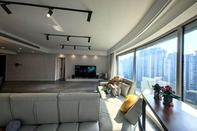 modern 4brs floor heating modern furniture beside Huang pu river only 35K