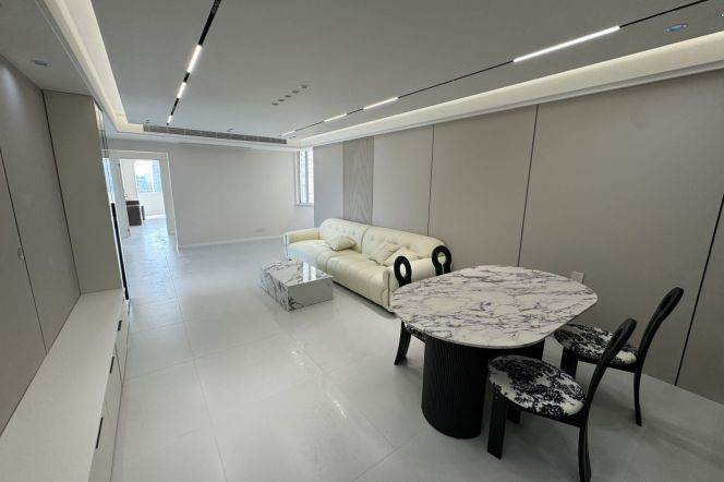 Spacious 2br apt,2bth,with CA,Oven,Dishwasher,floor heating,Line 10