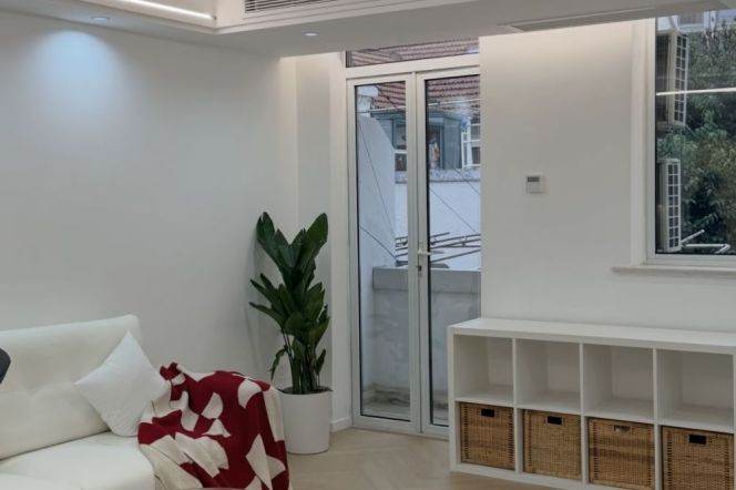 Good value 3brs&3baths with terrace near Jiangsu Road/Jing'an Temple