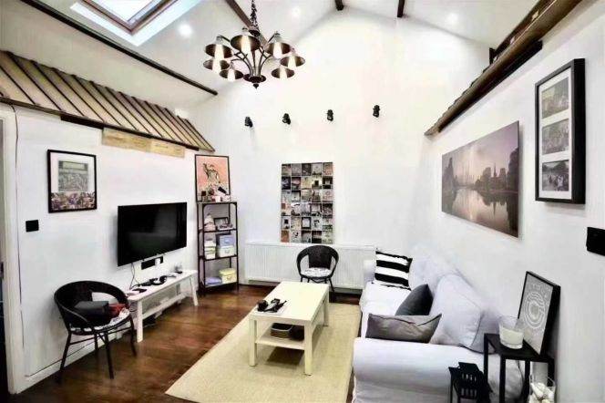 Sinan/Nanchang Rd wall heat 2brs/2lv/2bts lane house wt terrace; L13