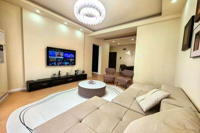 modern 2brs open balcony nice view modern furniture beside Huang pu river line 9 only 13.8K