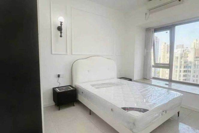 Zhenru Station Elevator 3Br/2Bath Line11/14 Nice Compound