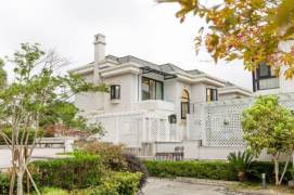 Villa 5 Brs, 4 Baths with Doube Parking lot, 600 sqm @ Longxi metro L10