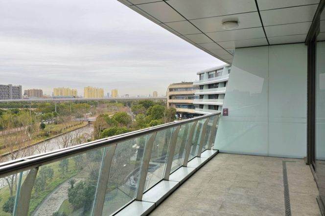 2Br Service Apt Near Zhouhai Rd Station(Line 6)