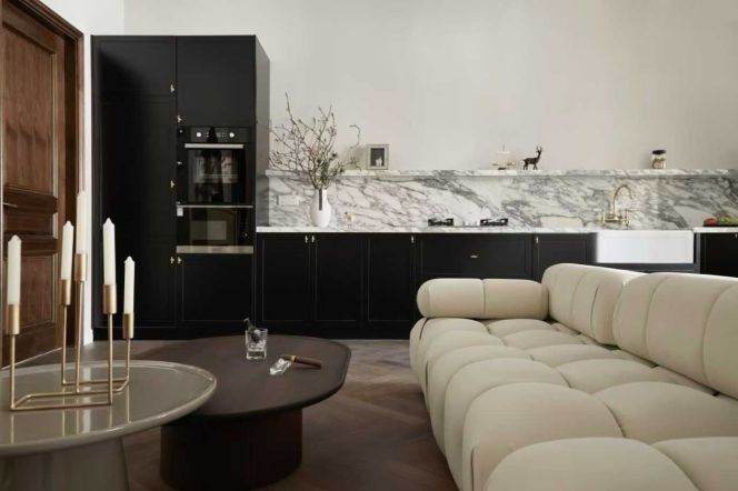  Historic 2+1br apt with Balcony nr Jing'an Temple  L2/7/14