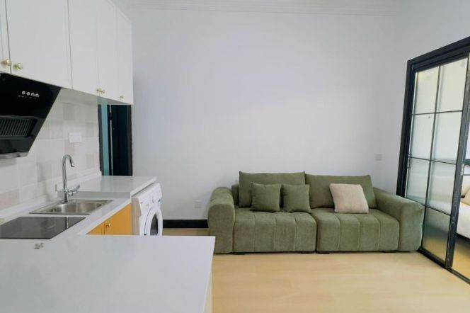 High ceiling 1Br/1Lr/1Bt apt nr South shanxi rd,M1/10/12/13