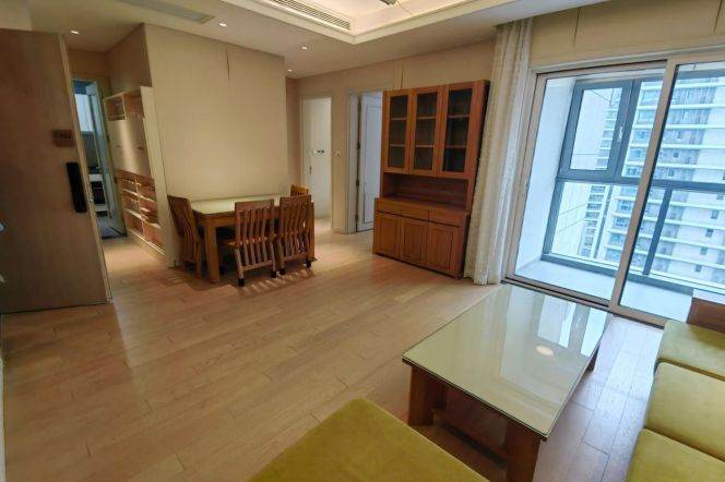 Good Quality 2 br with floor heating next Wellington shanghai ,easy to L 6/8/11