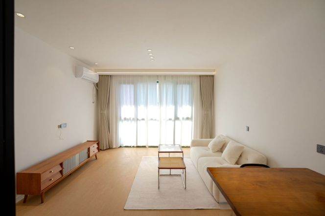 Spacious & Sunny &Modern 1Br +Elevator | Next to L2 Weining rd metro 