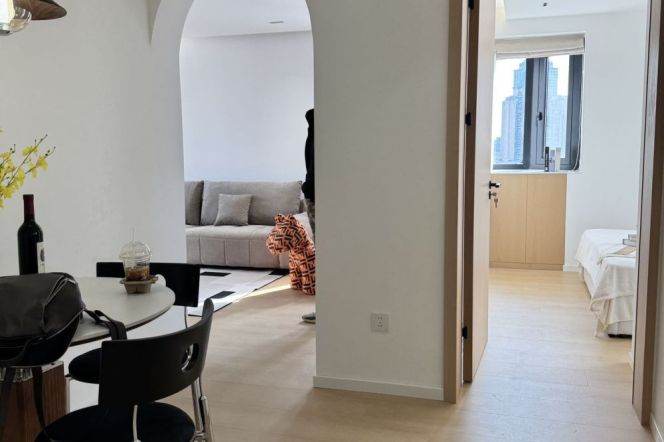 Spacious 1BR Apt +floor heating | West Nanjing rd | Suzhou Creek