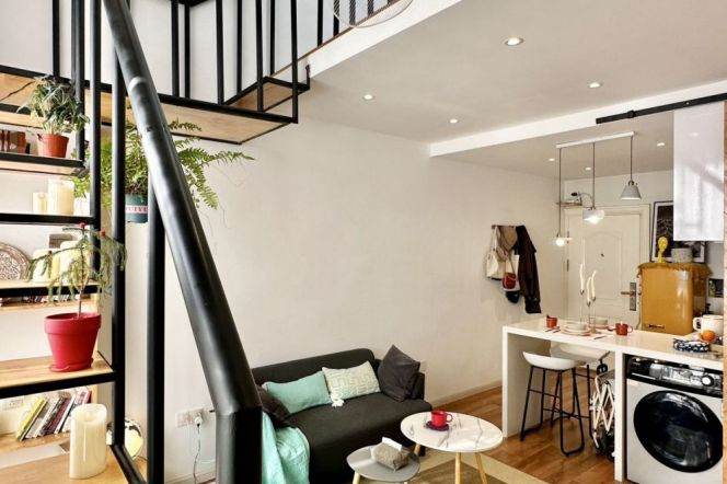 Modern&Spacious&Really Bright Duplex 1Bdr 1Bath Apt+L10/13 Xin Tian Di+High Ceiling+Nice Compound