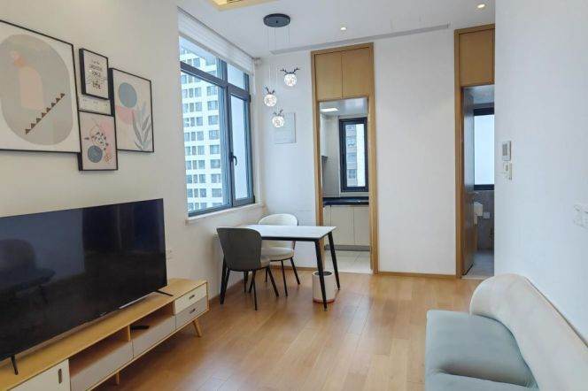 Bright 1 br with many windows next NYU shanghai, 5 mins walking to L6/8/11