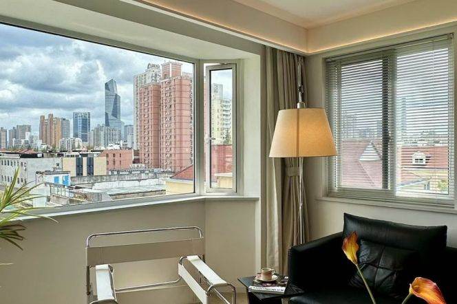 Subway Lines 2, 3, and 4, Zhongshan Park, Large 3-bedroom, Large Windows