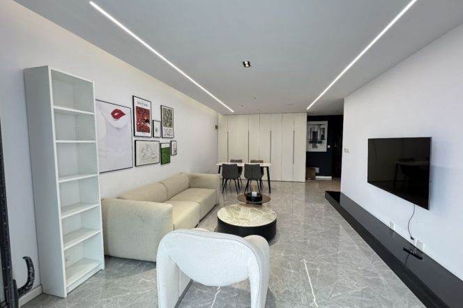 Lao Ximen/Yu Garden Metro Station, 1-bedroom apartment with outdoor balcony，L 8-10-13