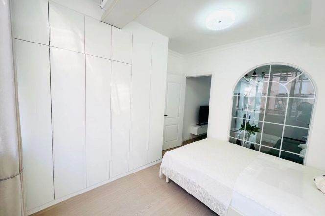 jiangsu rd station one bedroom